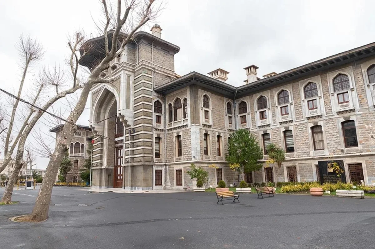 Alman basını yazdı: İstanbul Erkek’te hazırlık sınıfları azaltılıyor