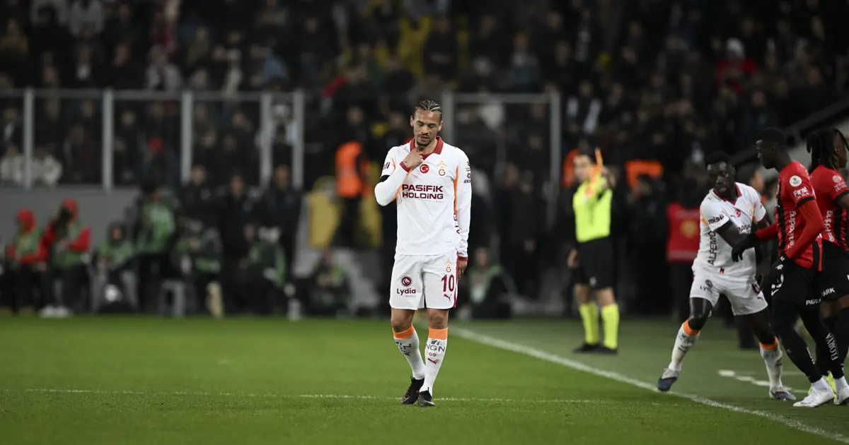Galatasaray'dan maç oynanırken tepki. "Yine ender görülen şekilde iptal"